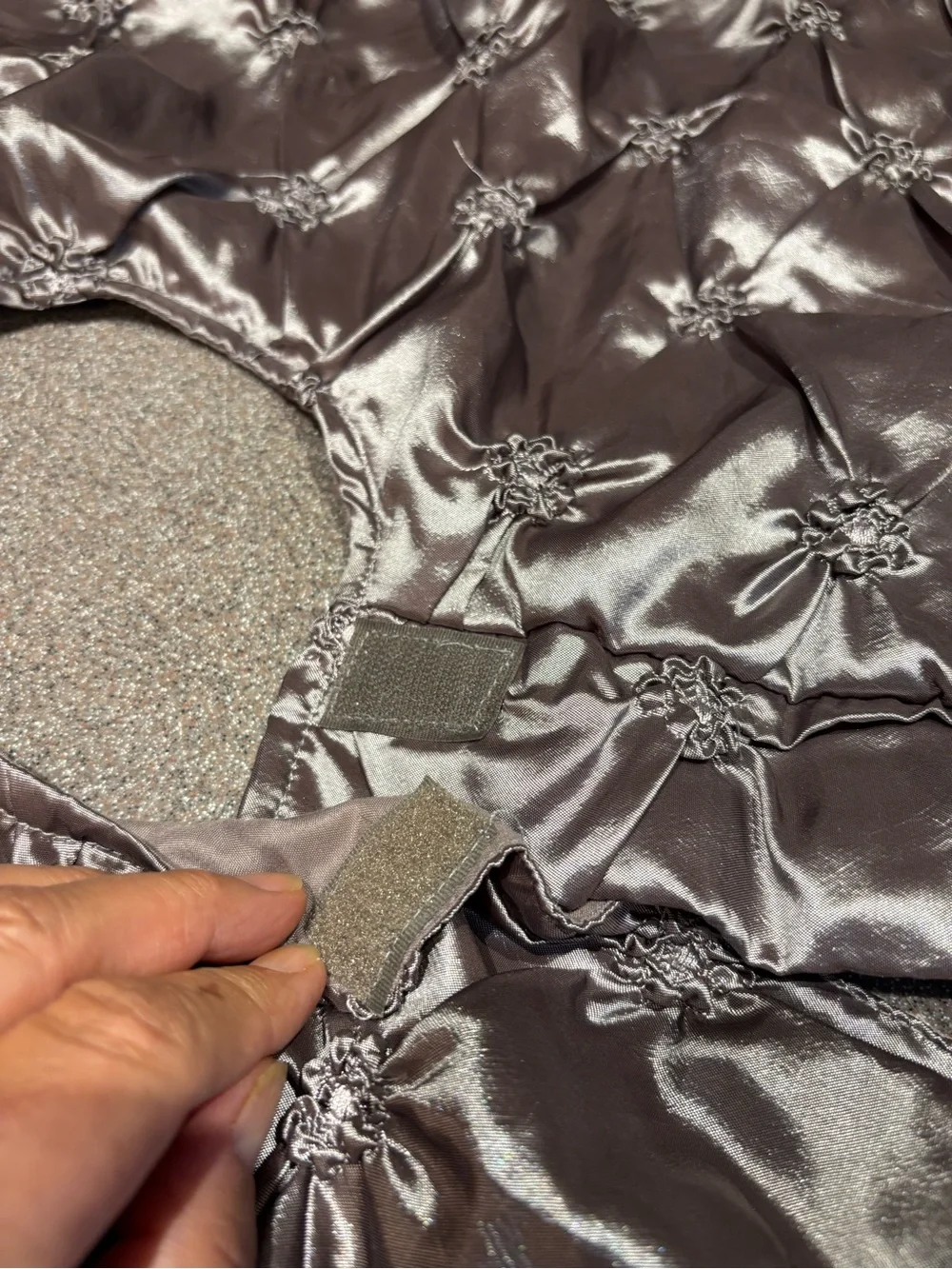Santan tree skirt